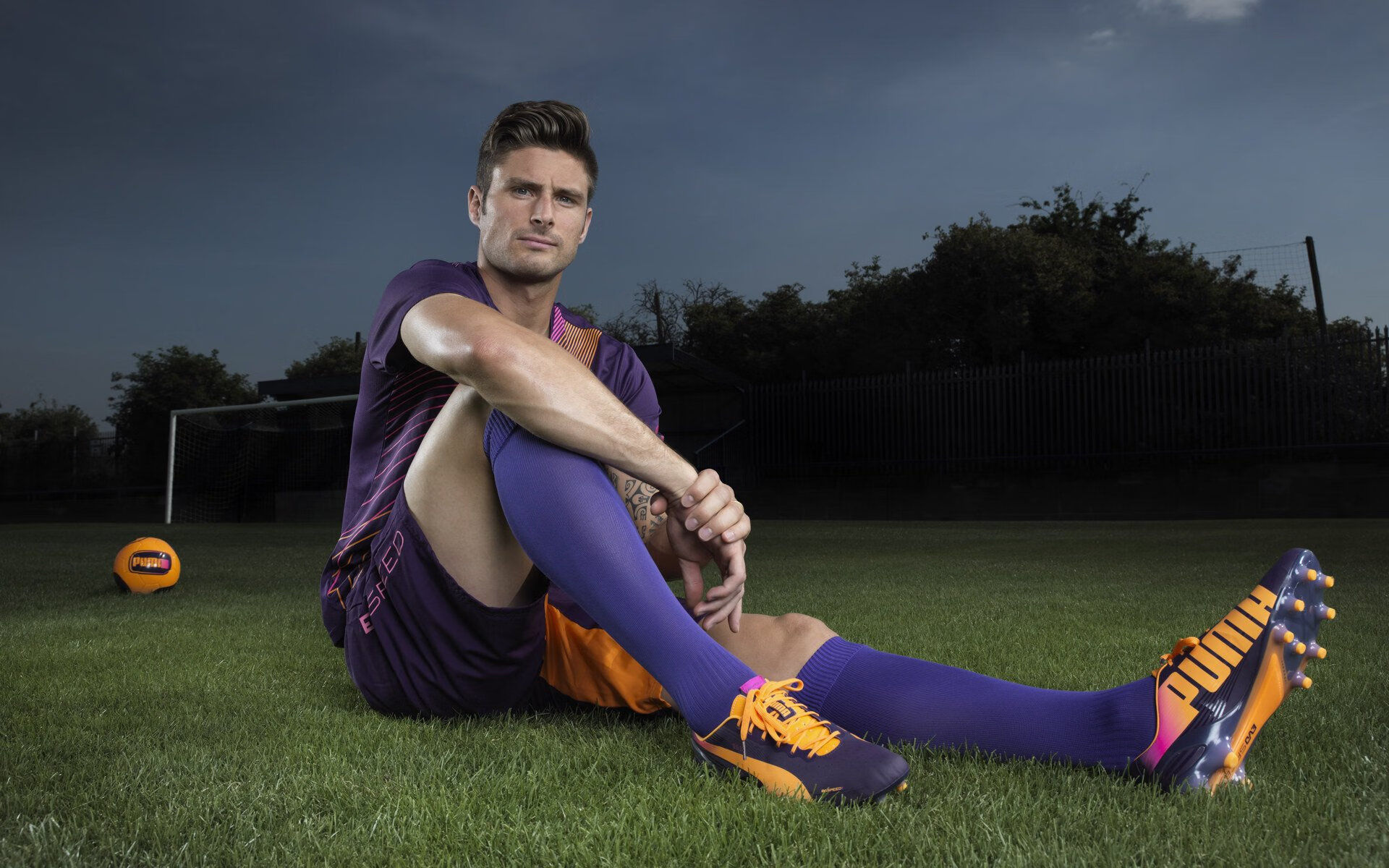 开云官方网站-法甲关键瞬间，专家解读战术执行细节背后的战局博弈，法甲技术特点