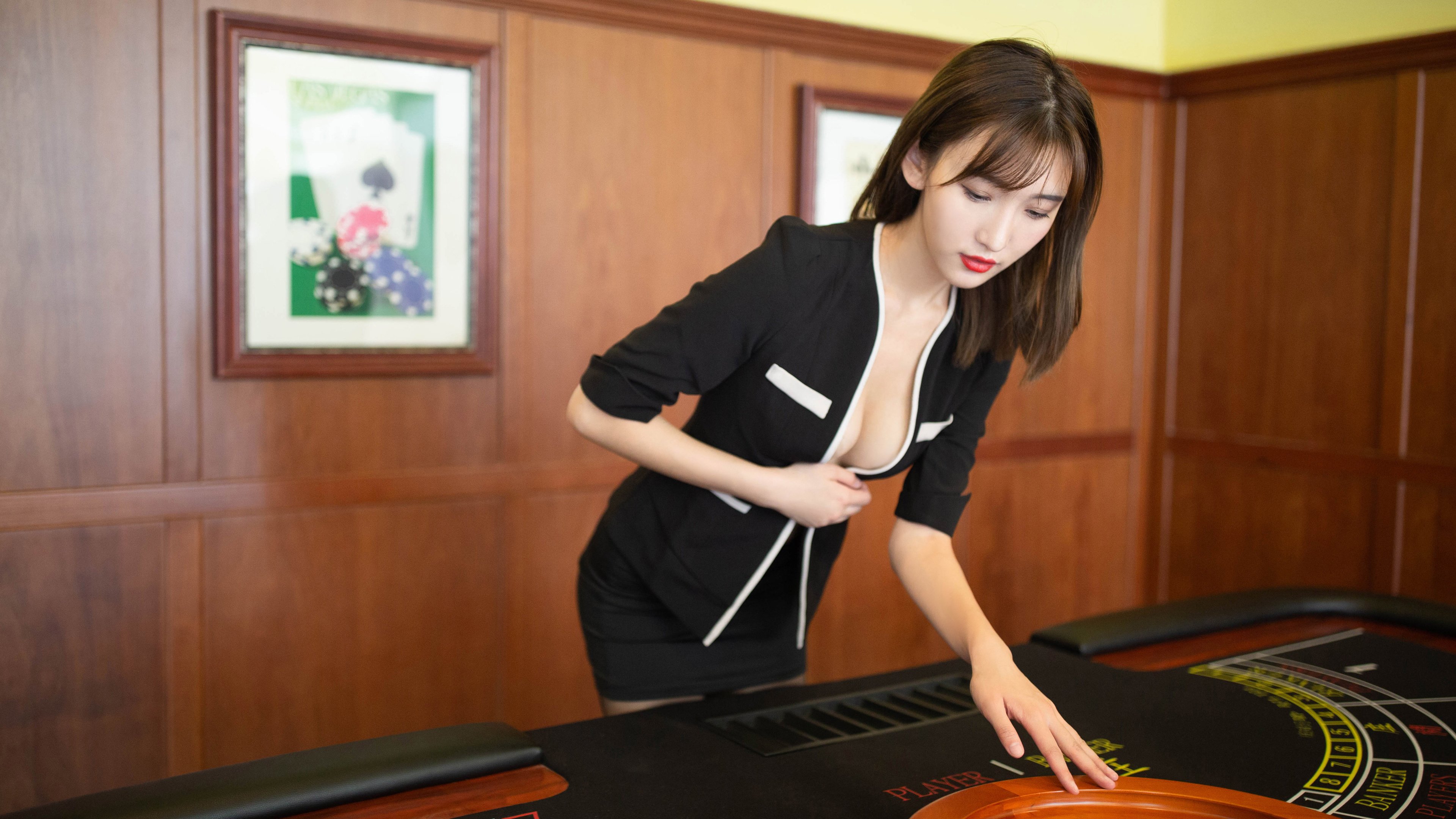 kaiyun开云·官方网站-PSV埃因霍温在2023-24赛季以91分夺得荷甲冠军，创下新纪录。，psv埃因霍温足球俱乐部